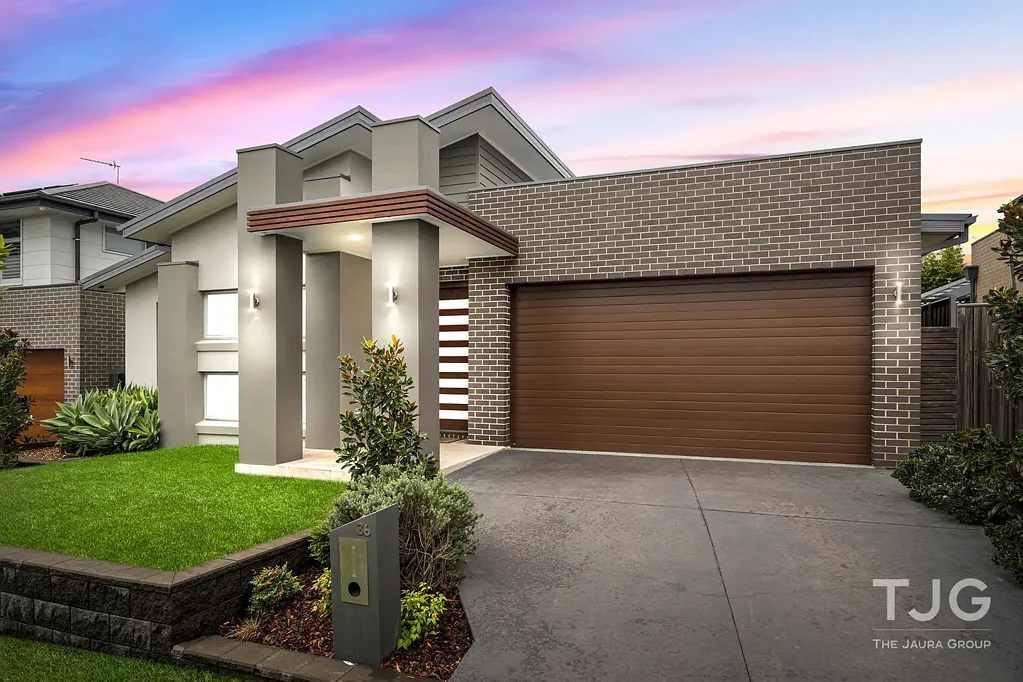 Box Hill 4房  时尚现代家庭住宅，配备众多升级  Stylish Modern Family Home Packed With Upgrades