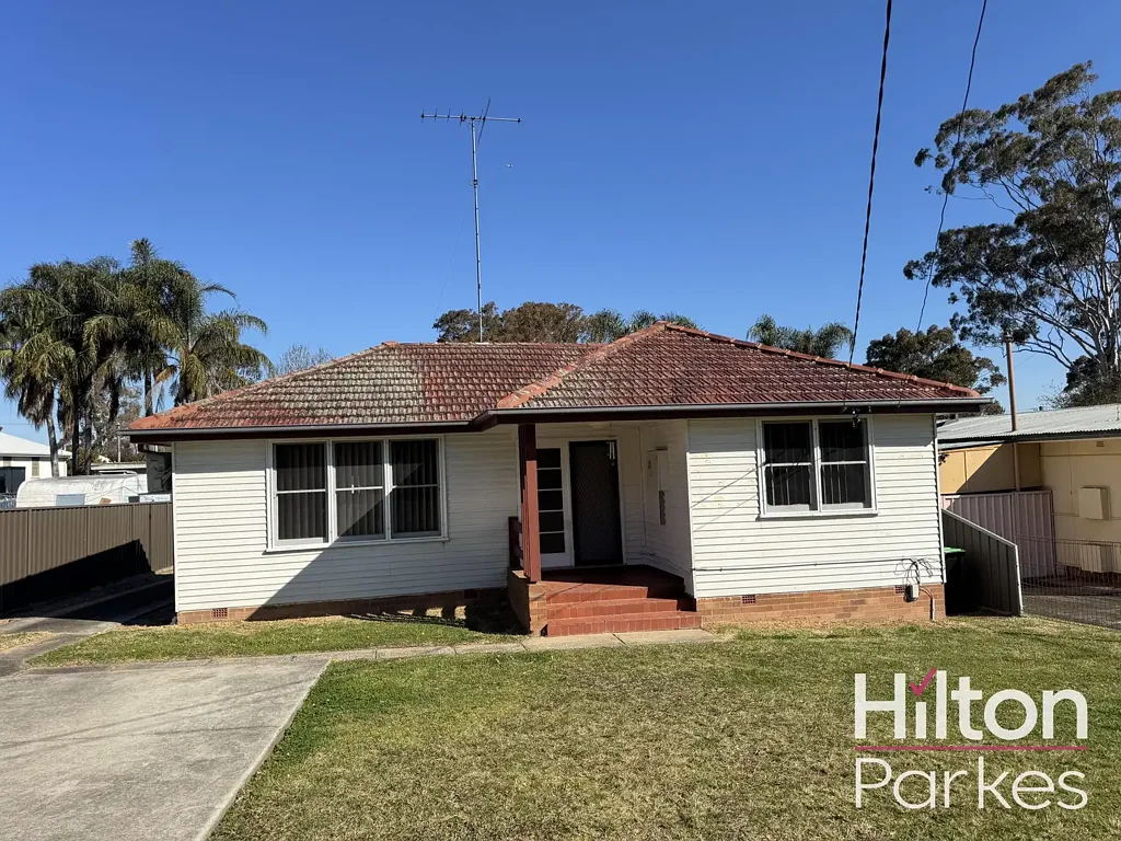 Bright and Airy Three Bedroom Home With Modern Kitchen