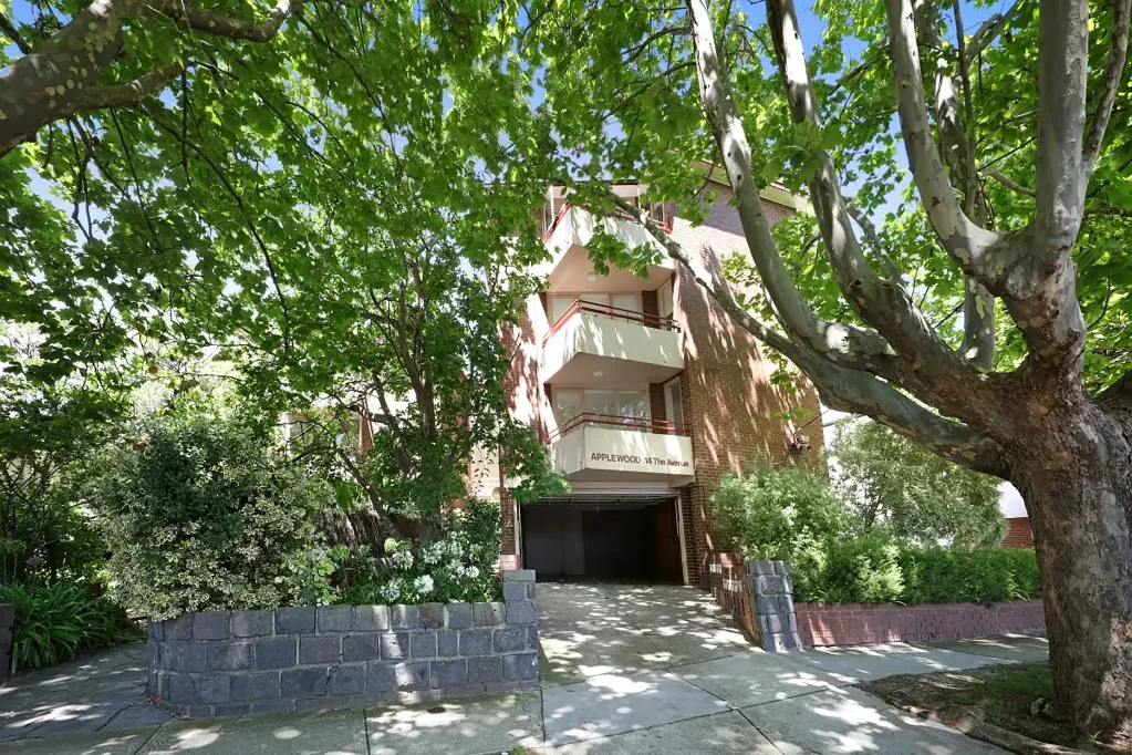 Spacious Garden Apartment in a Prime Windsor Location