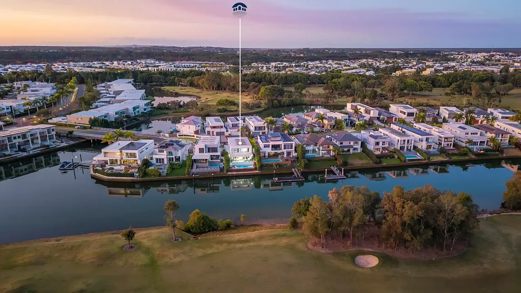 Hope Island 5ਬੈੱਡਰੂਮ Modern Waterfront Luxury on Exclusive Fairway Island