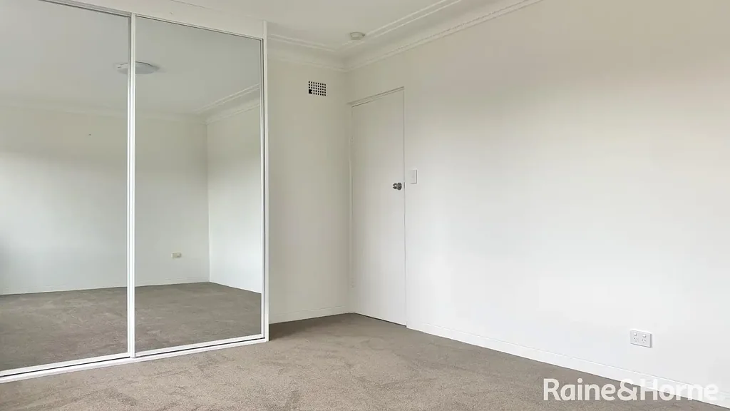 Modern 2-Bedroom Apartment in Prime Kingsford Location