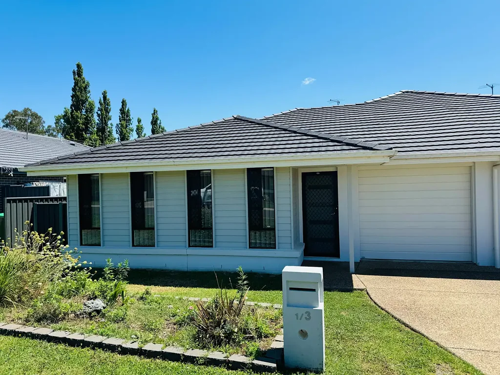 SIZEABLE THREE-BEDROOM DUPLEX