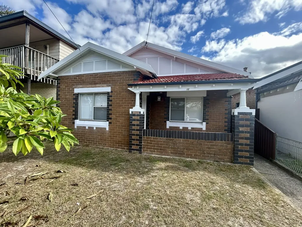IMMACULATE, UNIQUE, 2-3 BEDROOM HOME FRESHLY RENOVATED THROU