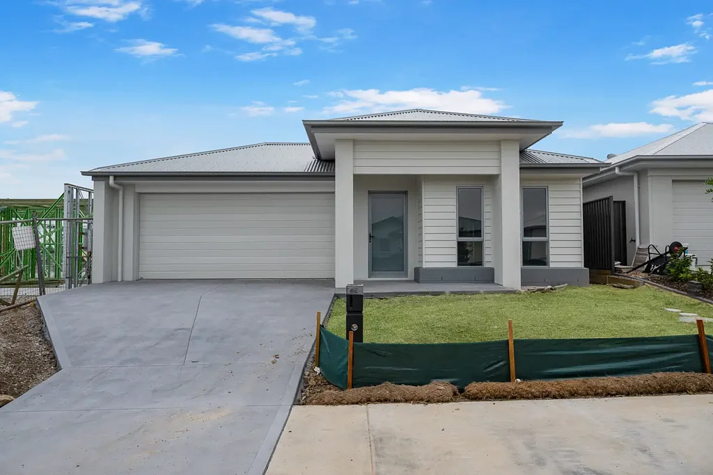 BRAND NEW MODERN FAMILY HOME