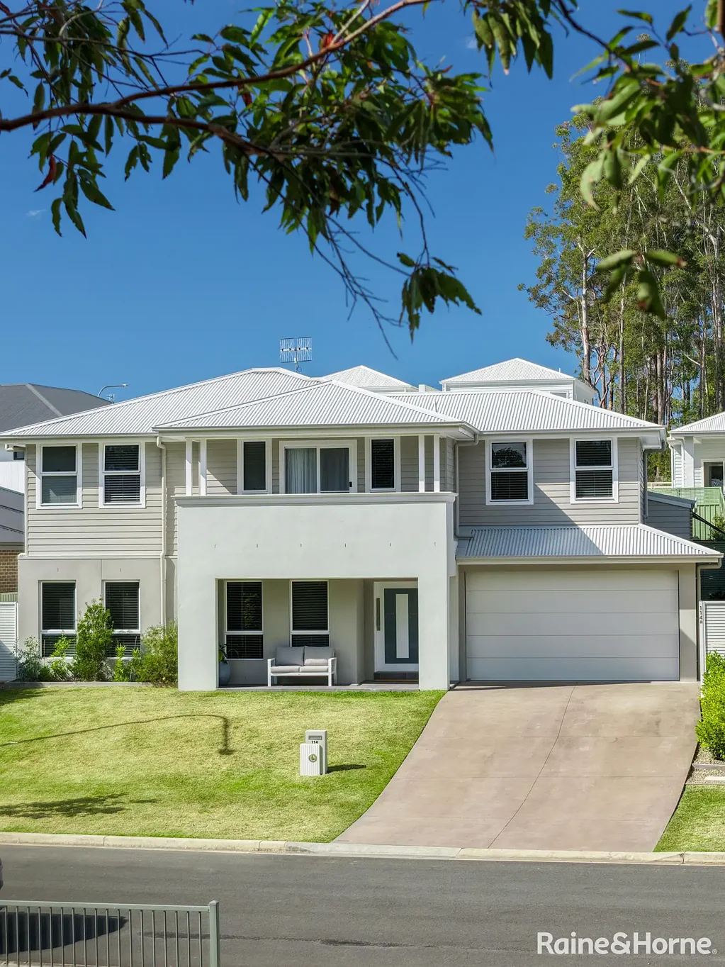 Narrawallee 8 Bedroom Six-Bedroom Family Home + Self-Contained Two-Bedroom Flat