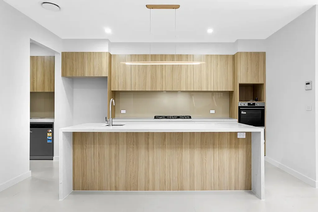 Schofields 5Zimmer Brand New, Architecturally designed reserve facing family home with spacious Teenager's retreat! Prime Location in the heart of Akuna Vista