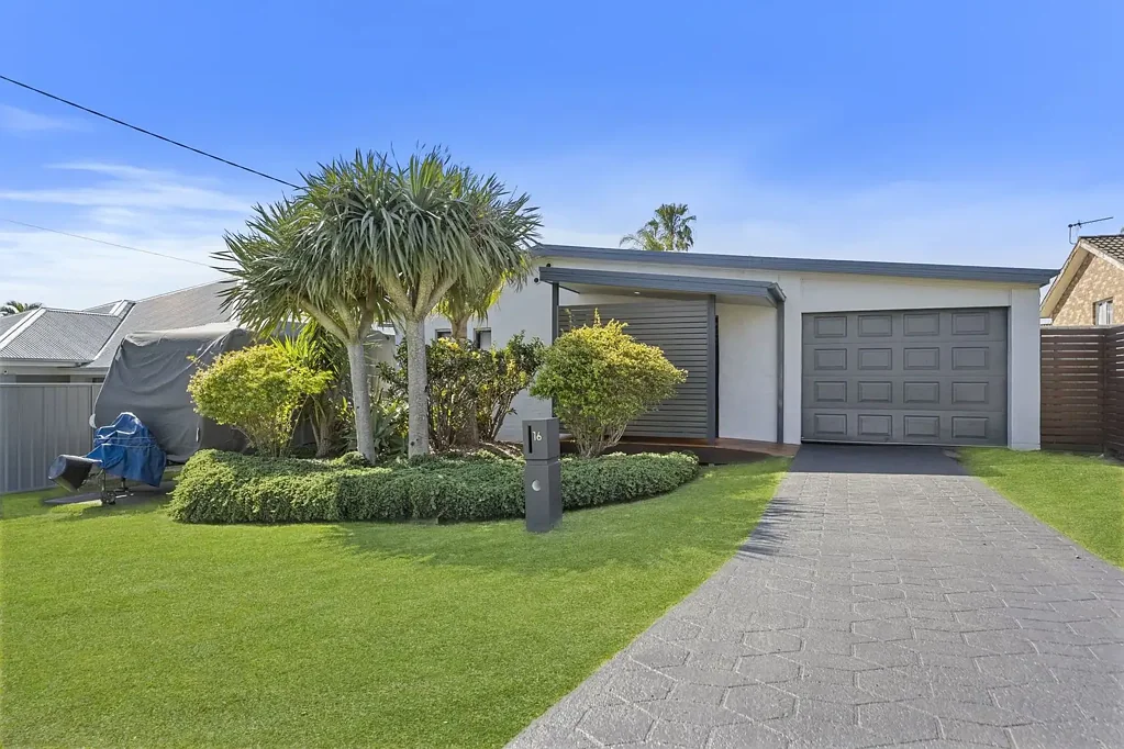 16 Lewis Crescent, Forresters Beach, NSW 2260