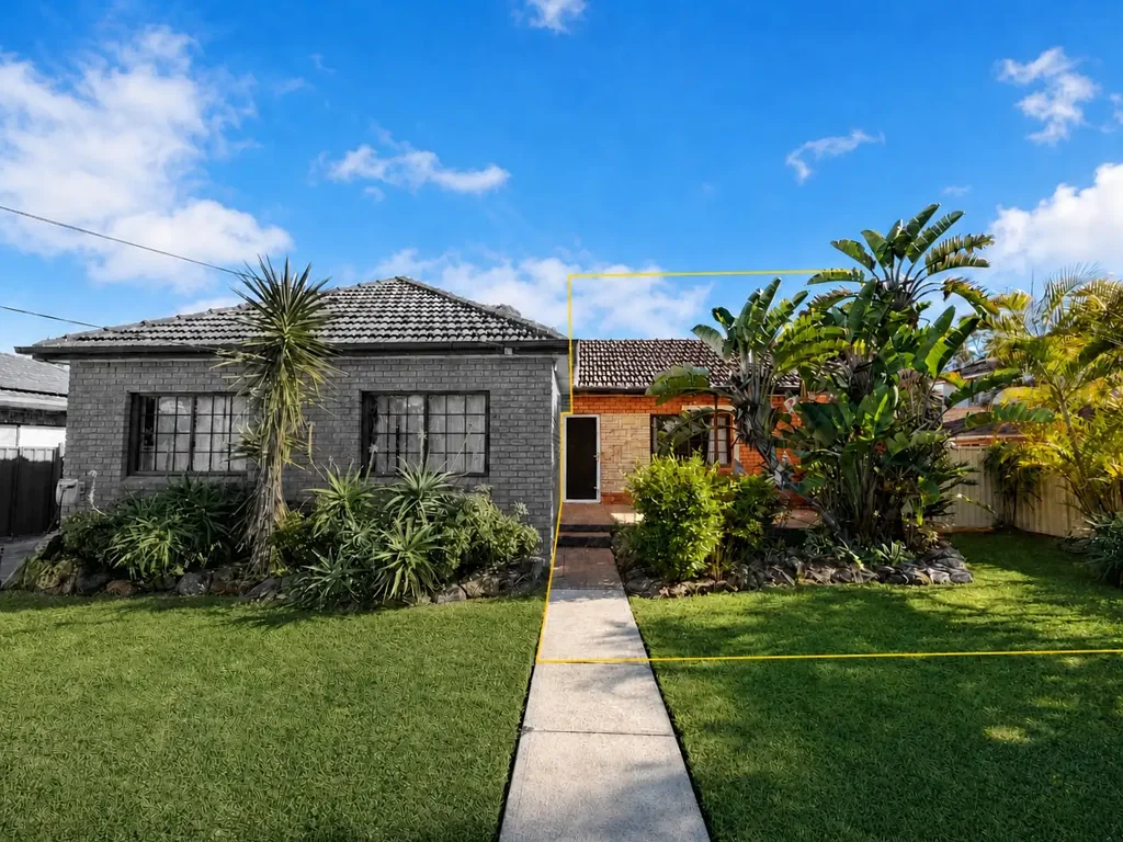 Renovated Two Bedroom Half House