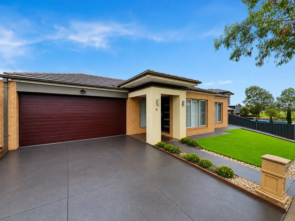Two Master Ensuites & Multiple Living Areas!!
