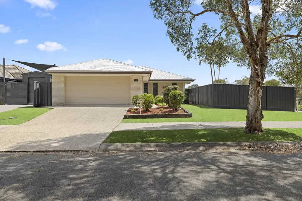 EASY CARE HOME PAIRED WITH THE BIGGEST SHED IN CALOUNDRA WEST