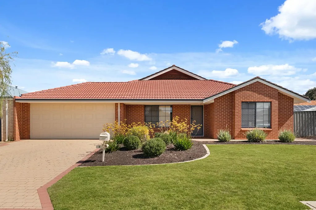 Waikiki 4બેડરૂમ SPACIOUS FAMILY HOME IN THE MUCH SOUGHT AFTER HARRINGTON WATERS ESTATE