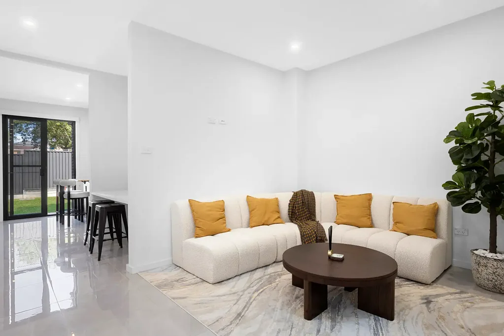 Schofields 3 Slaapkamer Near-New, North Facing Modern Home, within 15 Minute Walking Distance to Schofields Train Station!
