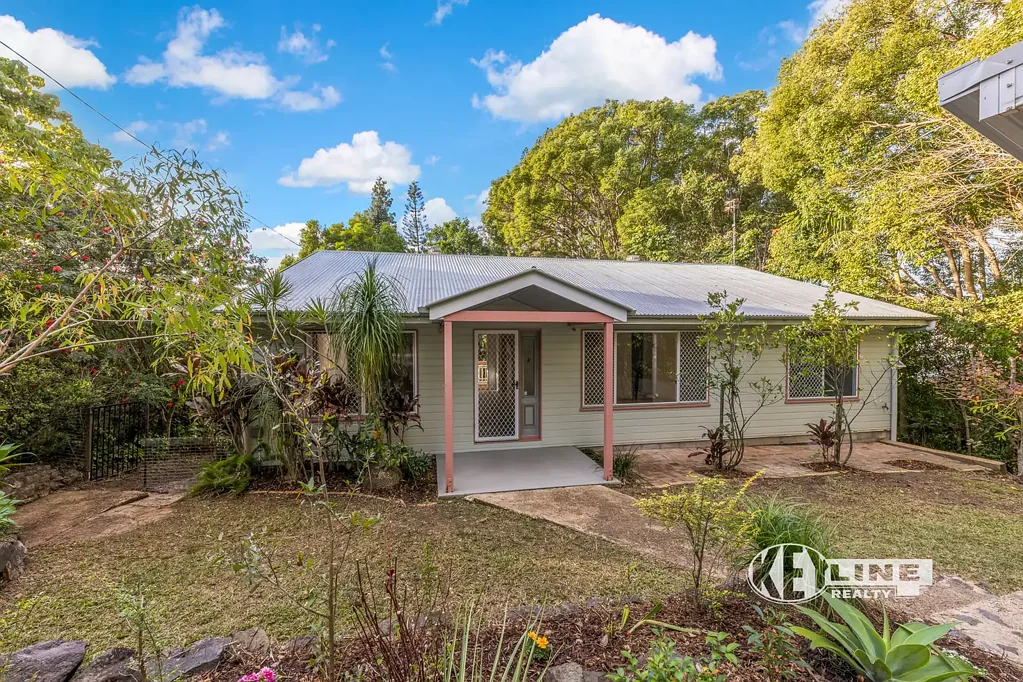 Nambour 4Phòng ngủ Spacious Family Home on oversized Block with Loads of Potential!