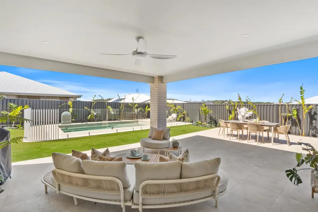 Nikenbah 4Kwarto PALM SPRINGS INSPIRED. DESIGNED TO IMPRESS. NEAR-NEW LUXURY IN THE SPRINGS.