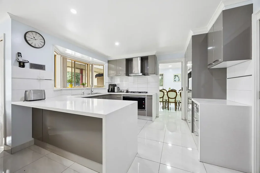 Ferntree Gully 5房 安静街区中的完美家庭住宅 The Perfect Family Home in a Quiet Court Location