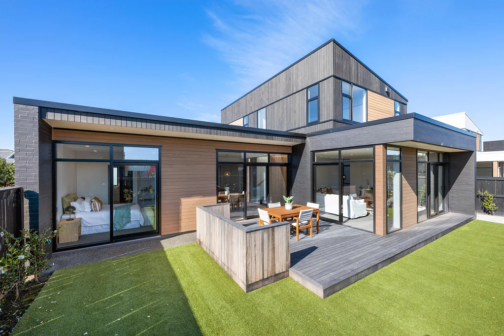Springlands 4Kwarto Price adjustment - contemporary near-new townhouse