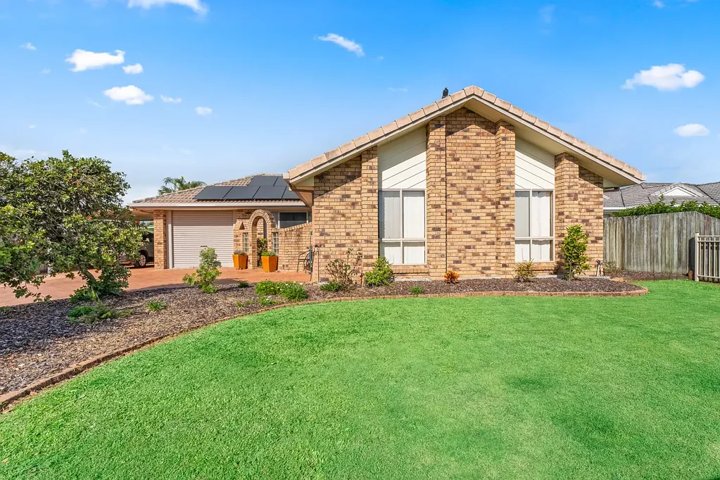 Kawungan 3房  Family Living, Exceptional Storage & Entertaining on 1,045m² in the Heart of Kawungan