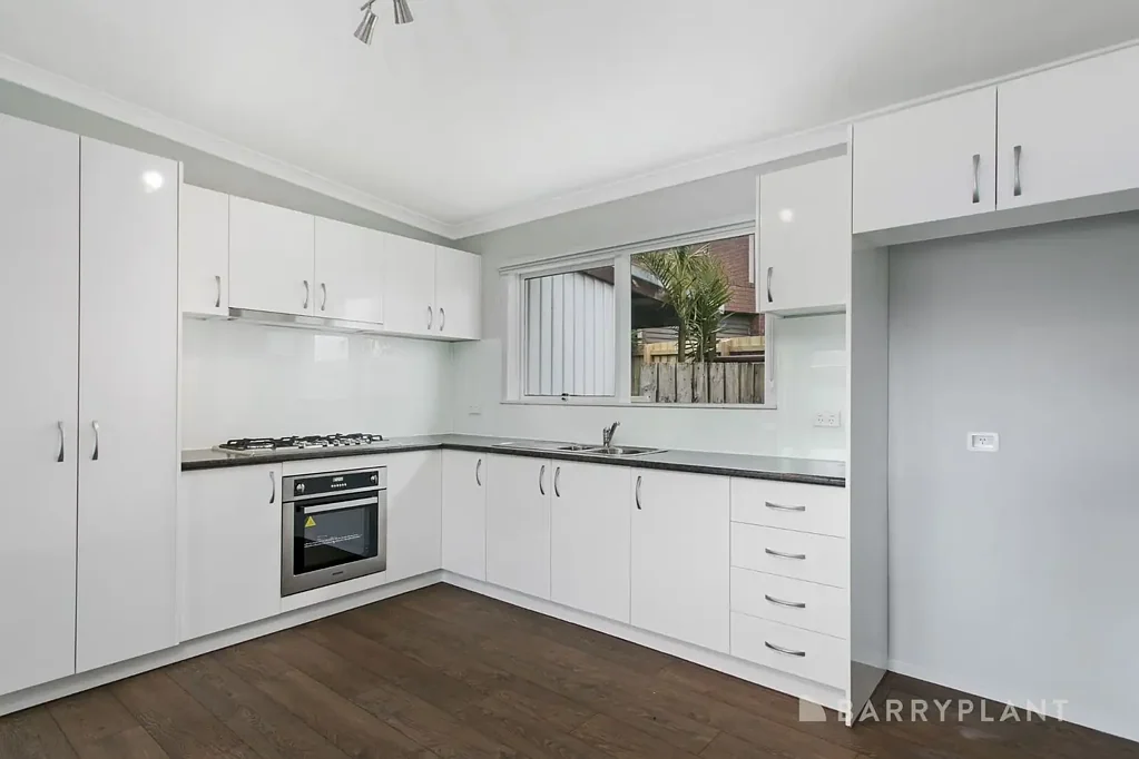 Capel Sound 3房 转角地块590sqm 全新weatherboard 海滩小屋 欧洲橡木地板 巨大遮盖娱乐区 高端厨房 低维护后院 街道外观佳 靠近海滩商店交通 The Quintessential Beach House