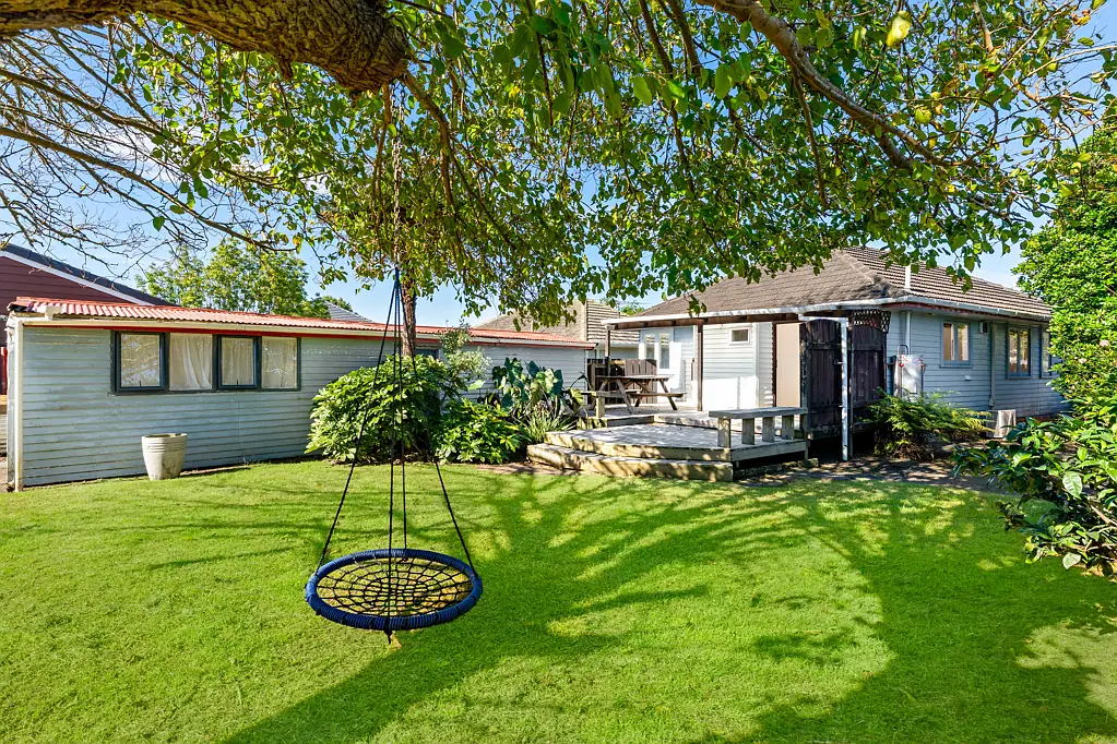 22 London Street, Te Atatu Peninsula, Waitakere City, Auckland