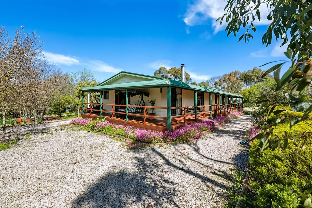 Auburn 4 Slaapkamer Spacious Family Home on 2,600sqm in the Heart of Auburn