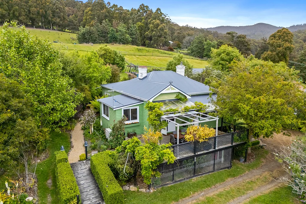 Woodbridge 3房  Country Lifestyle Property (9 acres) with Water Views
