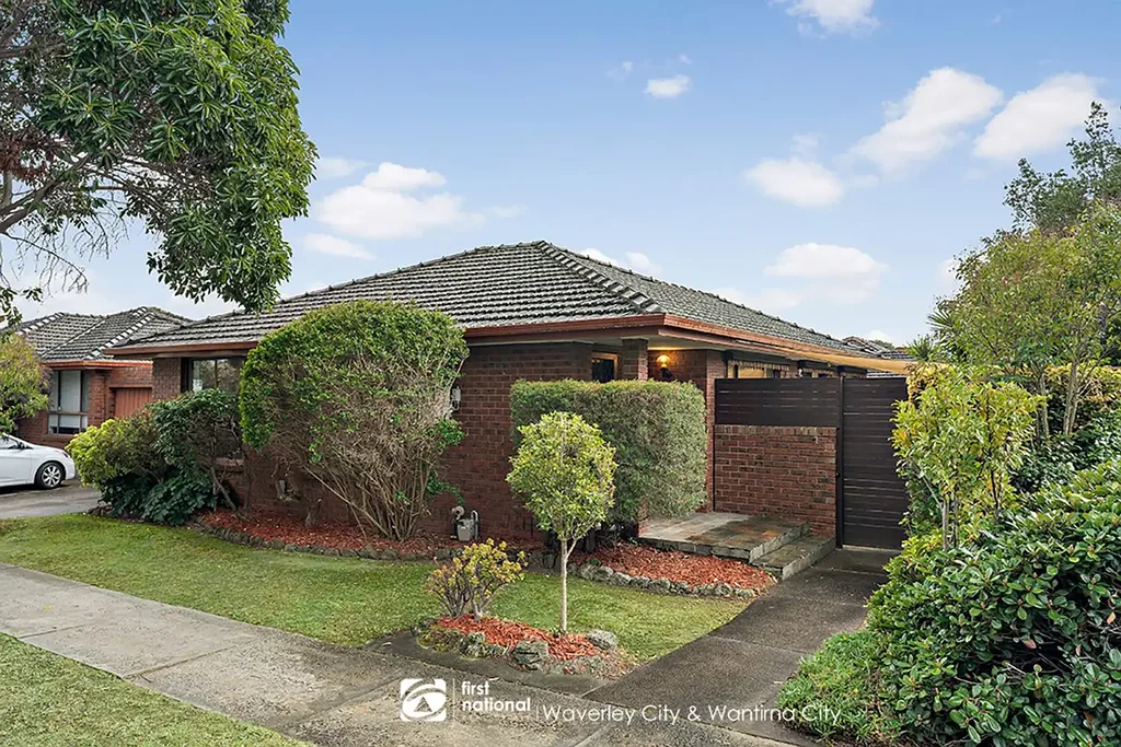 Chadstone 2Moenga Stylish, Low-Maintenance Living with Future Upside