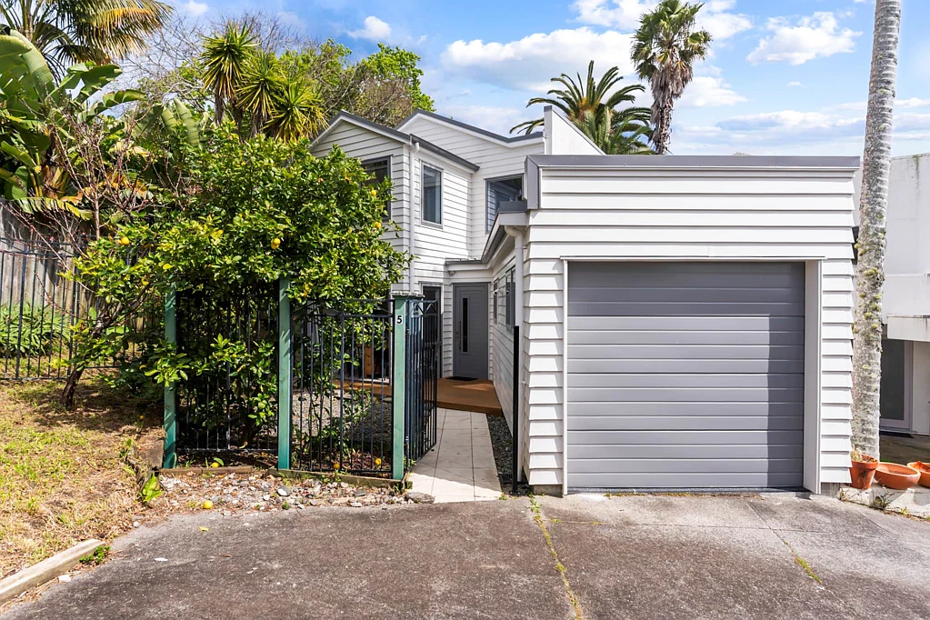 Grey Lynn 4침실 Townhouse with a House Feel