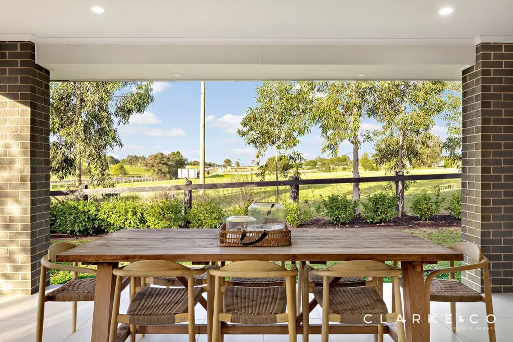 Lochinvar 4房  ELEVATED FAMILY LIVING OF THE HIGHEST STANDARD!