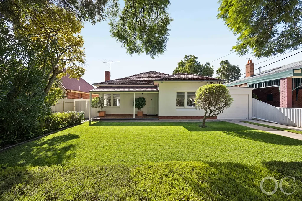 Lower Mitcham 3ਬੈੱਡਰੂਮ Open the Door to a Double Brick Classic Built to Wow the Crowd