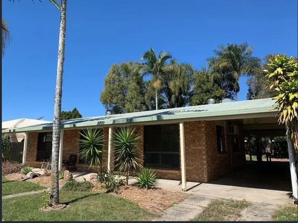 Coastal Comfort Awaits - Charming 3 Bedroom Home in Beautiful Beachmere
