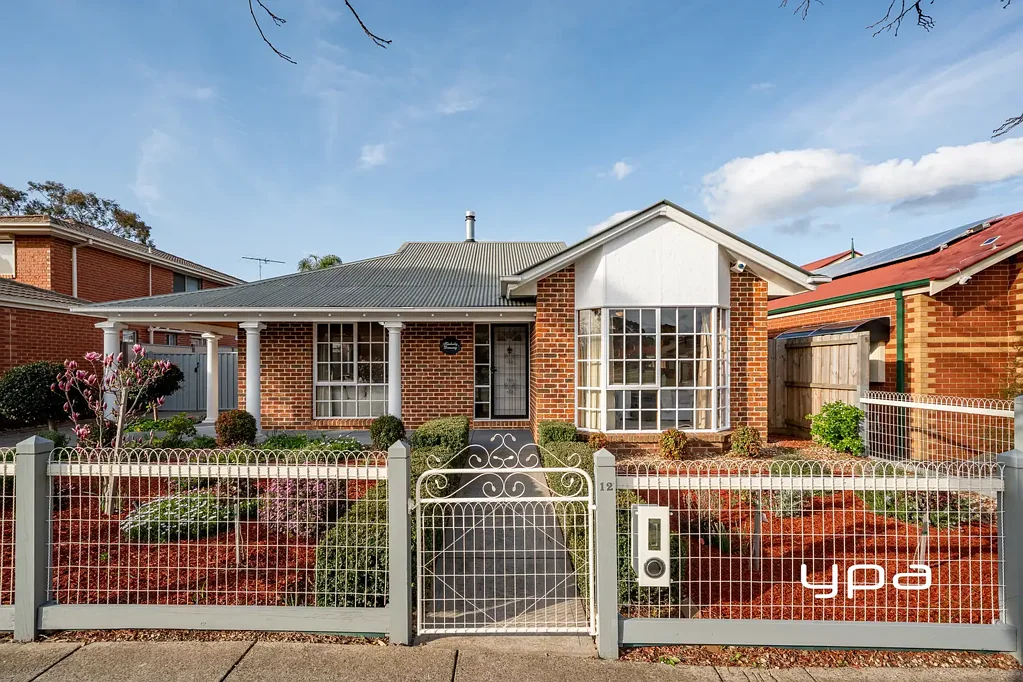 Sunbury 4 Bedroom Behind a Cottage Façade!