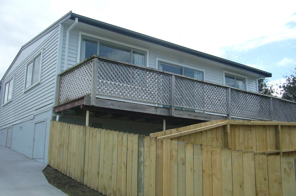 3 BEDROOMS-WALK TO MANY VILLAGE/BEACH!