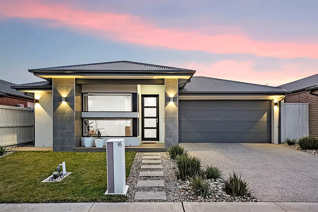16 Milne Street, Sunbury, VIC 3429