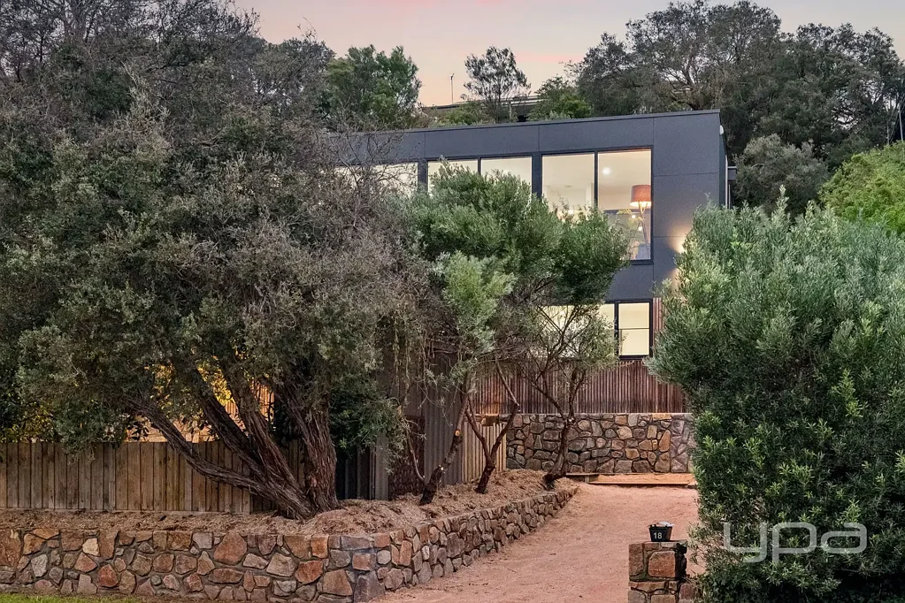 Rye 3房 现代海滨生活，坐拥 Arthur's Seat 绿意盎然的景致 Contemporary Coastal Living with Leafy Arthur's Seat Views