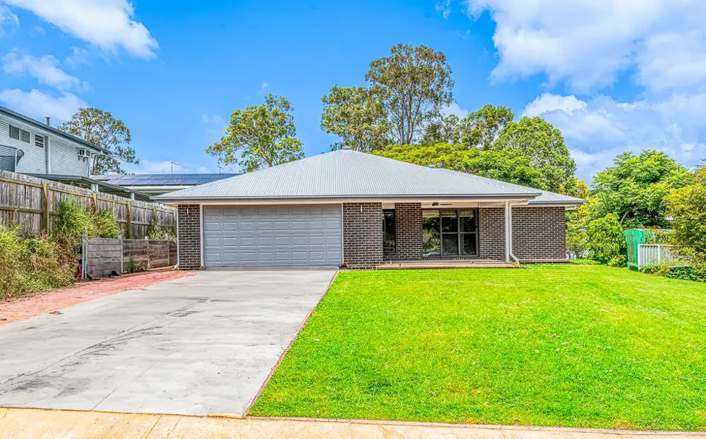 Kallangur 4침실 🏡 Stylish & Spacious Family Home in the Heart of Kallangur!