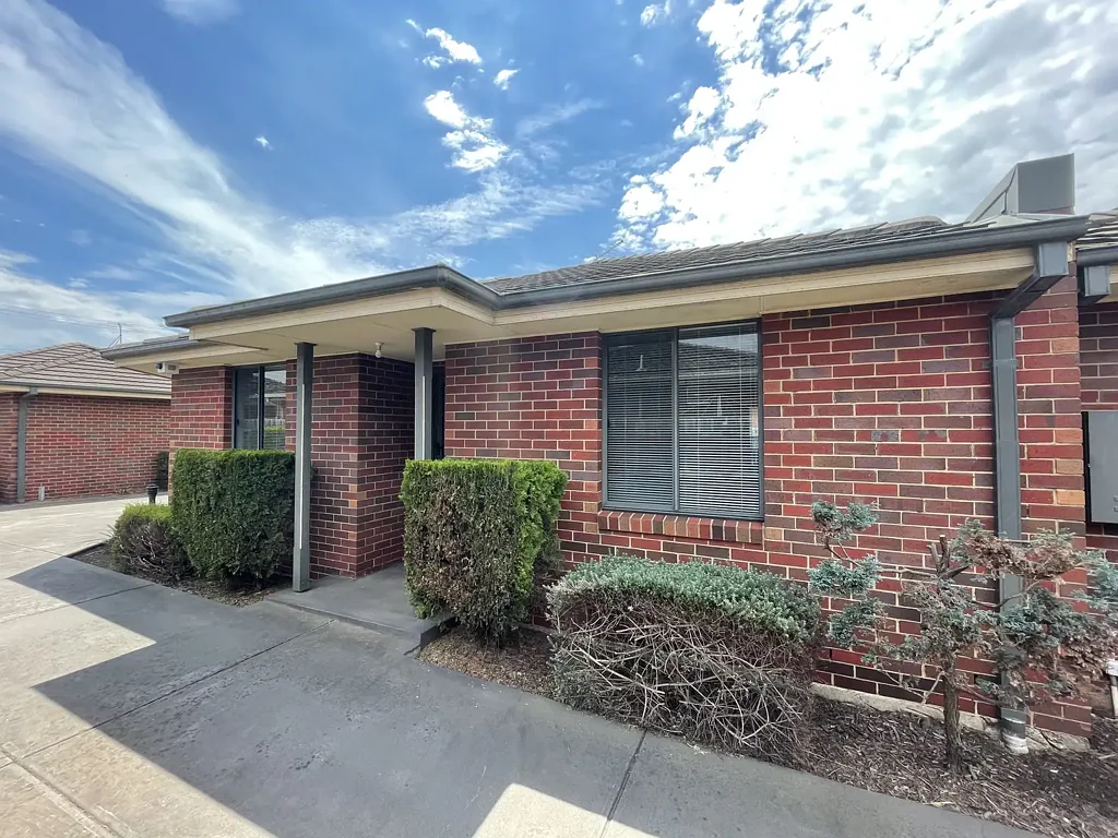Modern, Stylish & Well Appointed Unit!