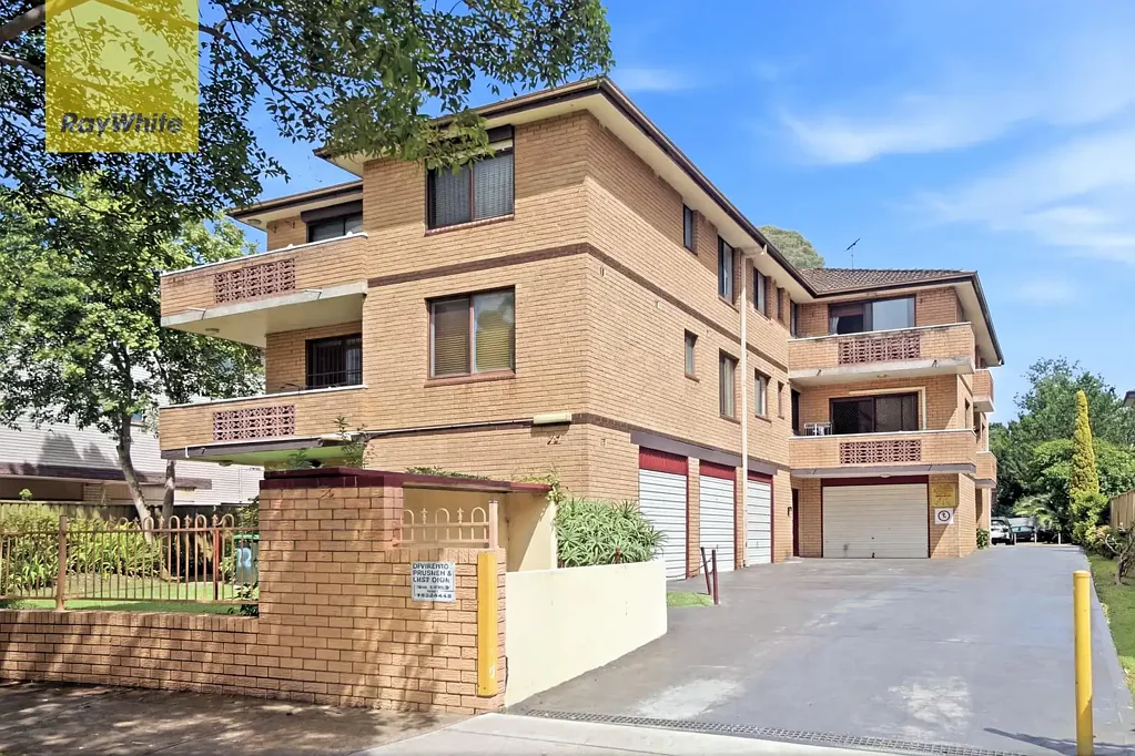 Lakemba 3Zimmer 3-Bedroom Gem with Rare Oversized Garage and an allocated car space in Prime Lakemba Location