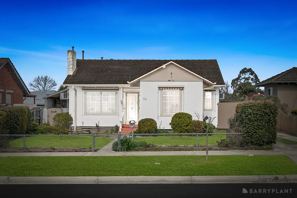 Dandenong North 3 Slaapkamer MUCH-LOVED HOME ON 635m2 WITH EXCITING FUTURE POTENTIAL