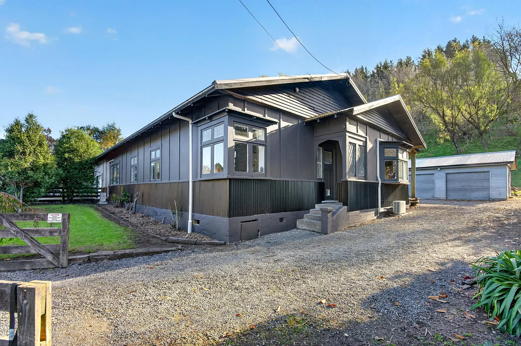 Mauriceville 4房  Packed with Potential - BEO $385,000.