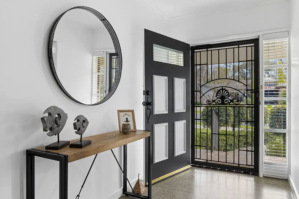 Strathdale 5ਬੈੱਡਰੂਮ Luxurious Home & Unit on a Huge 1,700sqm Allotment with a Pool