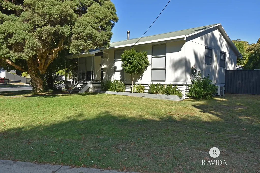 2 NIELA CRESCENT, Myrtleford, VIC 3737