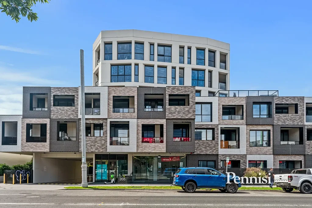 FOR LEASE BY PENNISI