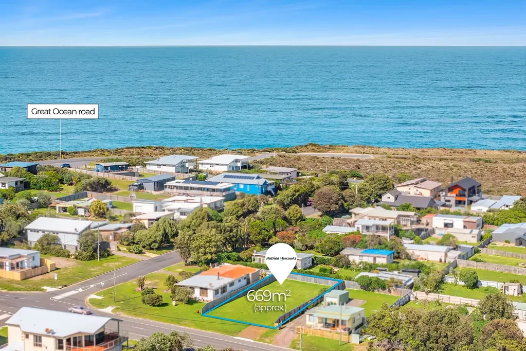 Port Campbell Generous coastal block in the heart of Port Campbell