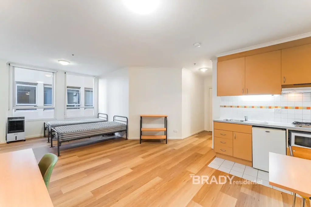 FULLY FURNISHED STUDIO ON FLINDERS READY TO OCCUPY