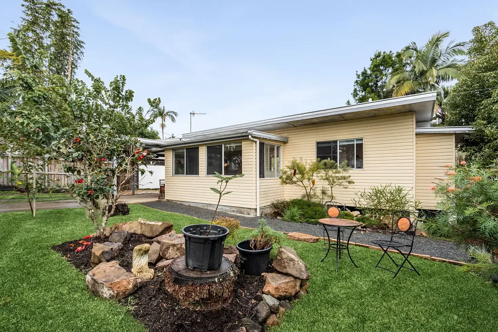Tewantin 3 Slaapkamer Charming Tewantin Home in an Unbeatable Lifestyle Location
