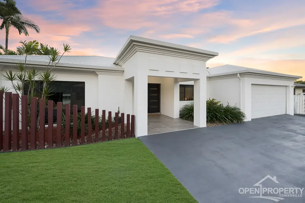 Bushland Beach 4 Bedroom GRAND BEACHSIDE LIVING WITHOUT THE PRICE TAG