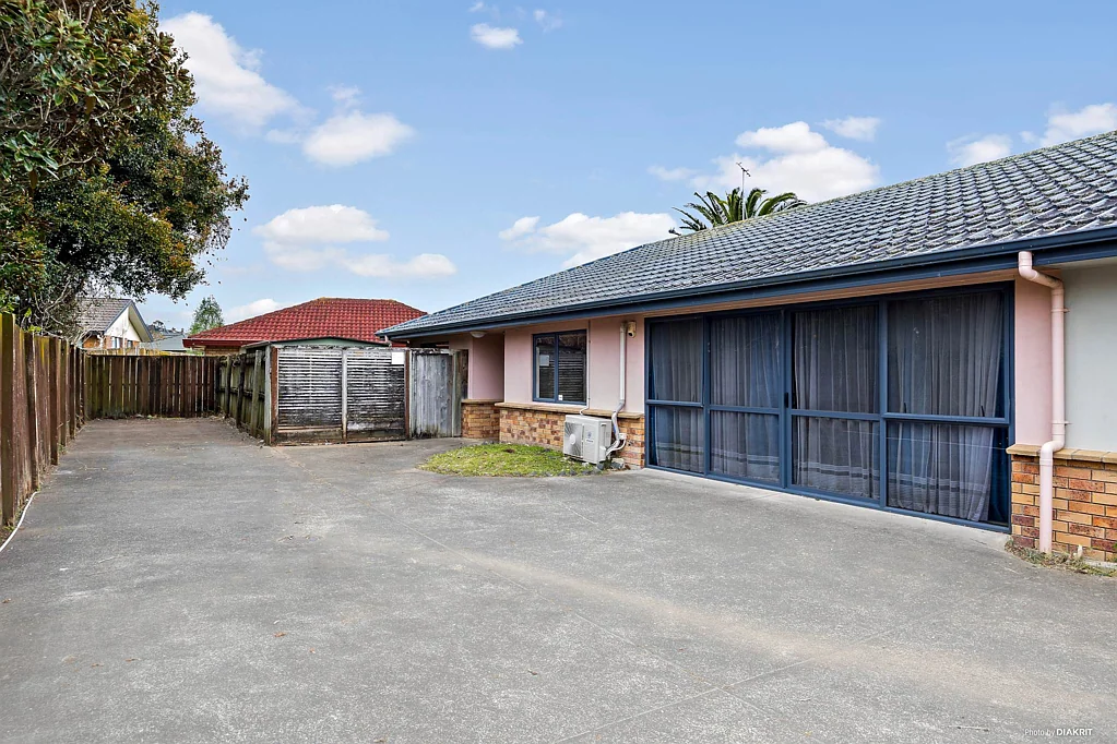 Flat Bush 3 Bedroom FINANCIAL LENDER DEMANDS SALE – FORGET $1M CV