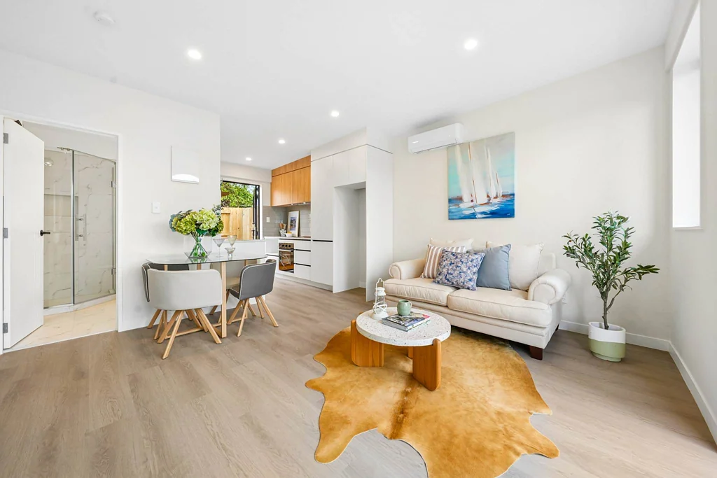 New Lynn 2Moenga Extensively Rebuilt & Renovated