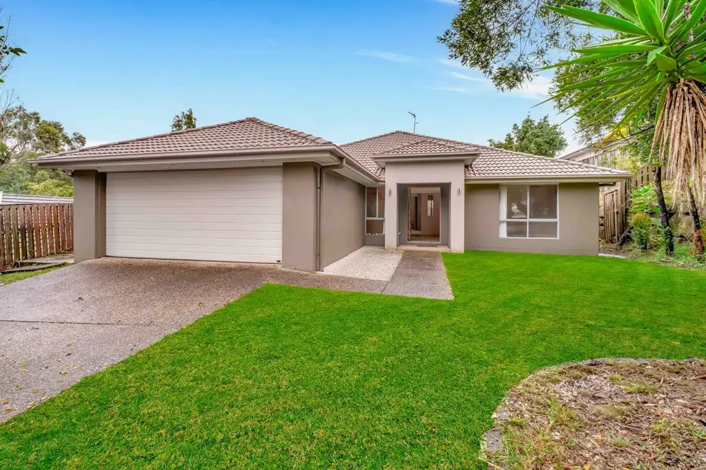 Pacific Pines 4房  Owner has bought, This one must go......