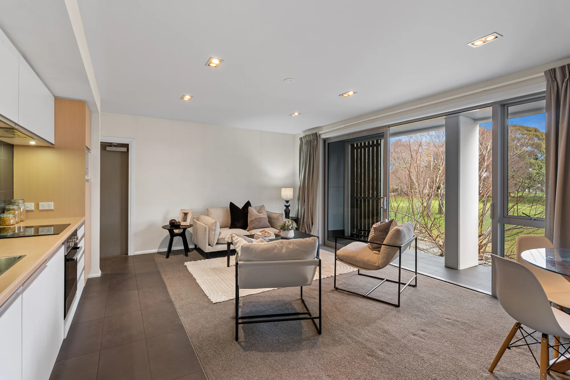 Riccarton 2房 Sunny Elevated Apartment in Unbeatable Location